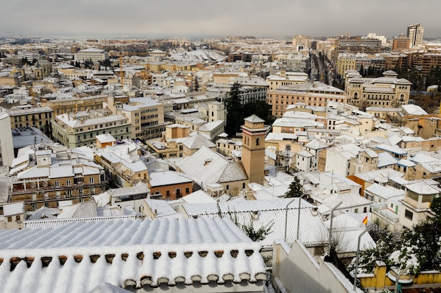 Foto gratuita pueblo cubierto de nieve