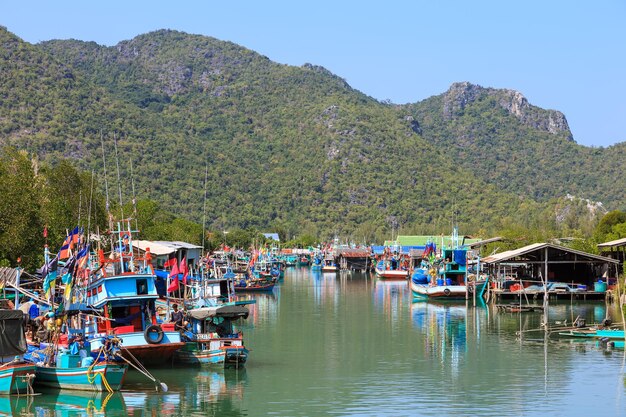 Pueblo de pescadores en Pran Buri, cerca de Hua Hin, Tailandia