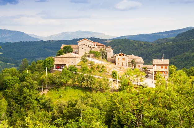 pueblo en los Pirineos. Seniu, Huesa