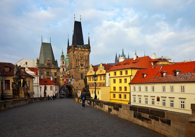 Foto gratuita puente de carlos en praga