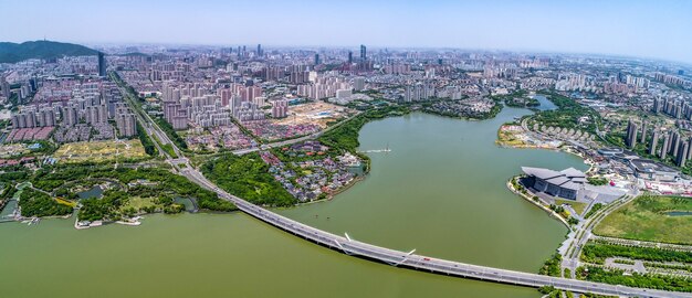 El puente con la ciudad