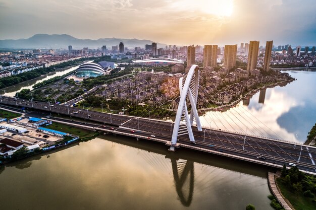 El puente con la ciudad