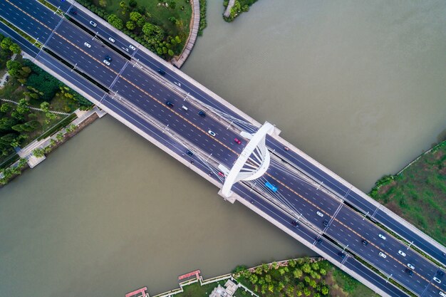 El puente con la ciudad