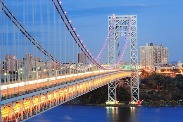 Foto gratuita puente george washington al atardecer sobre el río hudson.