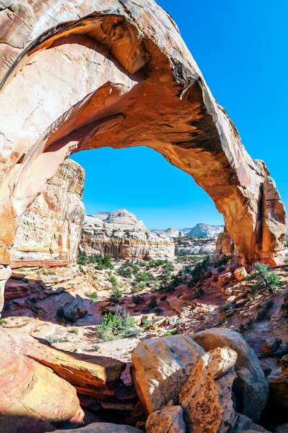 Puente Hickman del Parque Nacional Capitol Reef en el desierto del sur de Utah