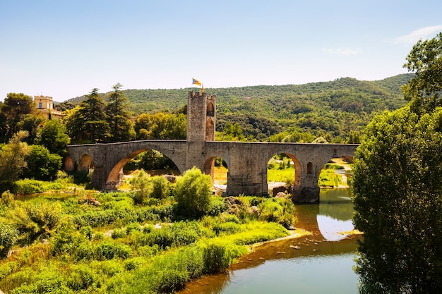 Foto gratuita puente medieval besalu,