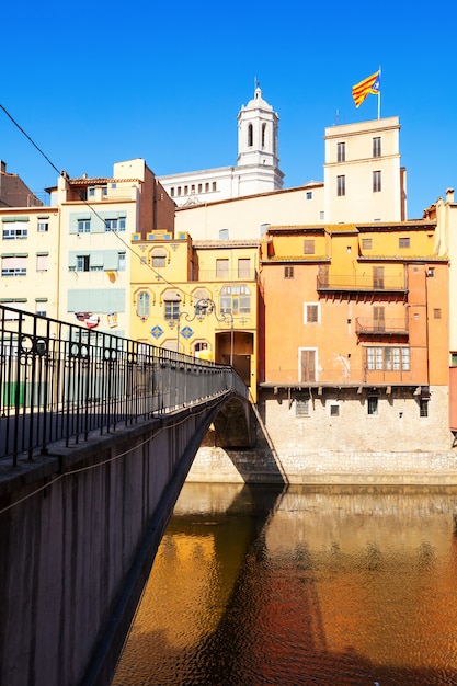 Foto gratuita puente sobre el río onyar. girona