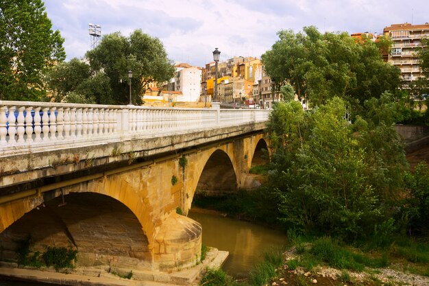 Puente sobre el río Tiron en Haro