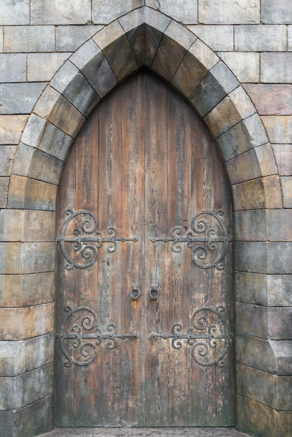 Puerta antigua de estilo retro.