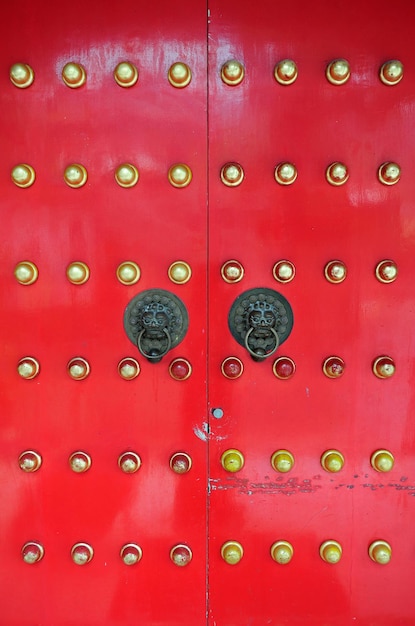 Puerta china roja en Hong Kong