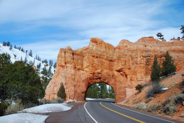 Puerta de piedra en el parque nacional de Bryce Canyon