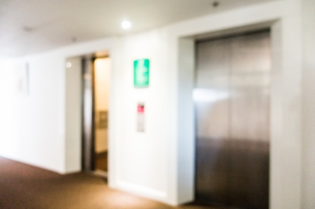 Foto gratuita puertas metálicas de ascensores borrosas