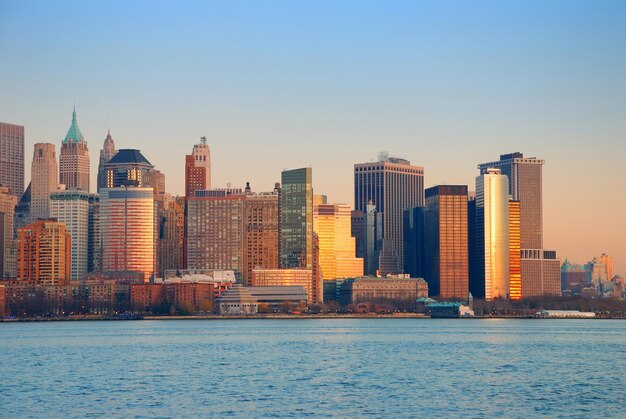 PUESTA DE SOL EN EL CENTRO DE LA CIUDAD DE NUEVA YORK