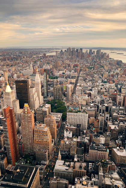 Puesta de sol de manhattan de la ciudad de nueva york