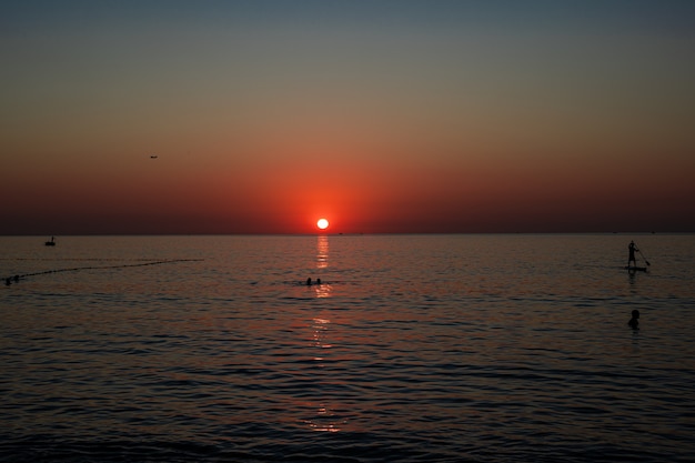 Puesta de sol en el mar