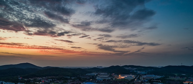 Puesta de sol en las montañas