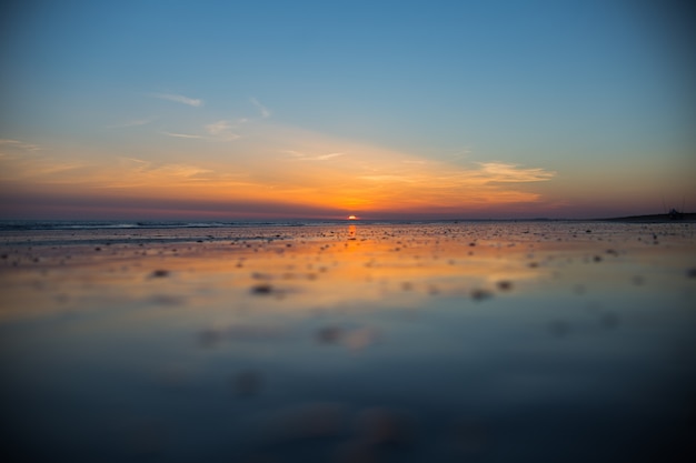 puesta de sol en la playa
