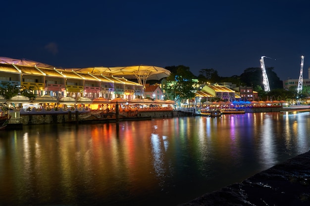 Foto gratuita punto de referencia de singapur luces de trabajo hermosa