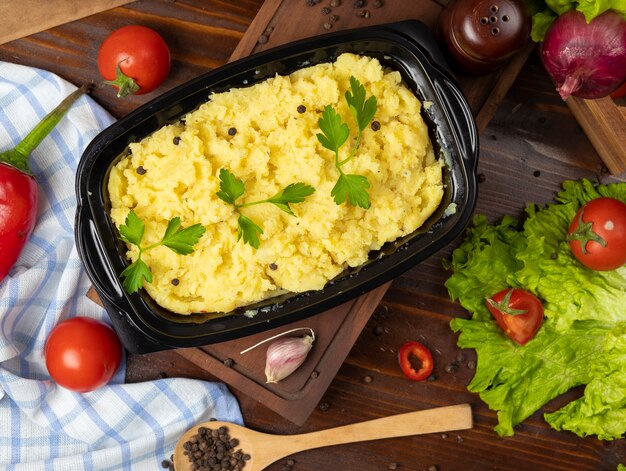 Puré de papas con hierbas y perejil fresco para llevar