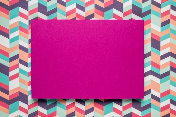 Photo Gratis purple card mock-up on colored background