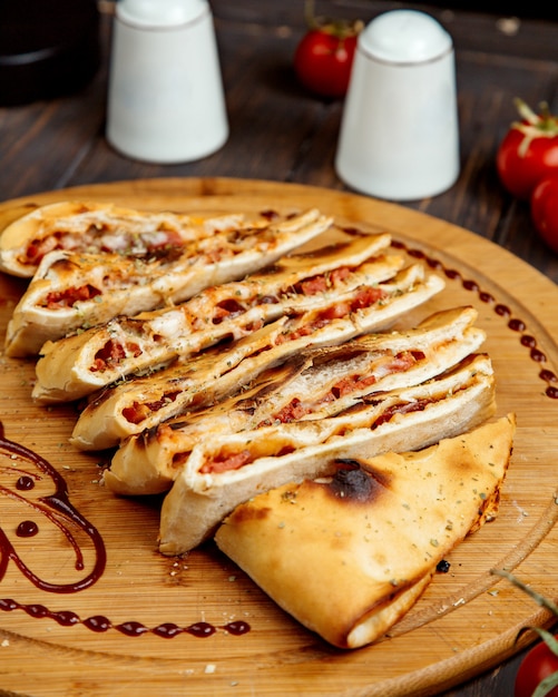 Quesadillas con chorizo en pan frito