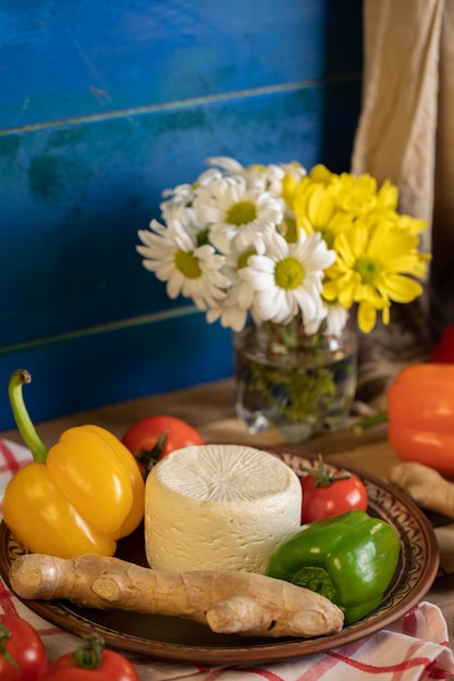 Queso blanco con pimientos y jengibre