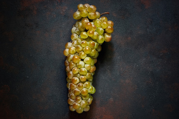 Foto gratuito racimo de uvas verdes, vista superior