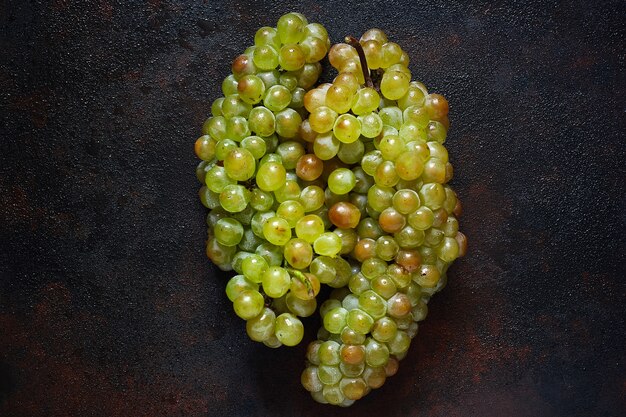 Racimo de uvas verdes, vista superior