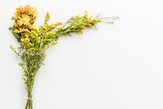 Foto gratuita ramo de flores bonitas