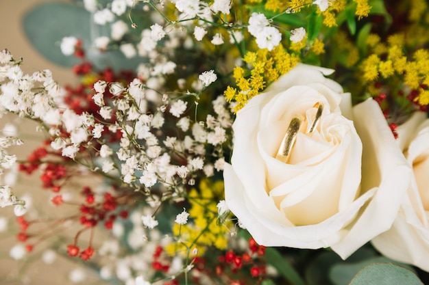 Foto gratuita ramo de flores de novia