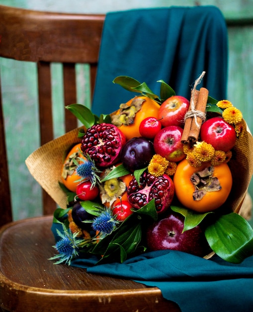 Foto gratuita ramo de frutas mixtas