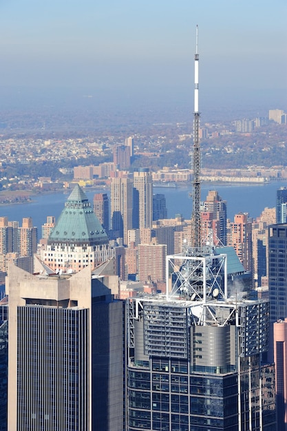 Rascacielos de la ciudad de Nueva York en la vista panorámica aérea del centro de Manhattan en el día.