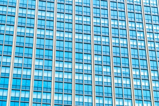 Rascacielos hermoso del edificio de oficinas de la arquitectura con el modelo del vidrio de la ventana