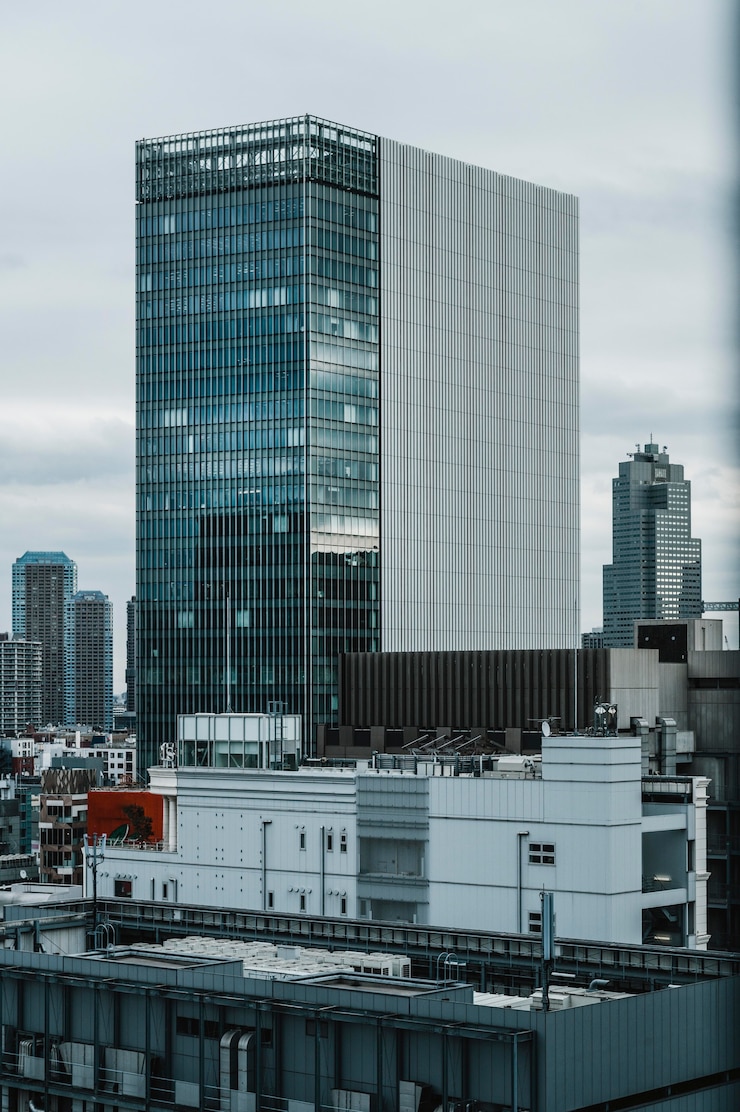 Foto gratuito rascacielos modernos en el distrito de negocios de japón