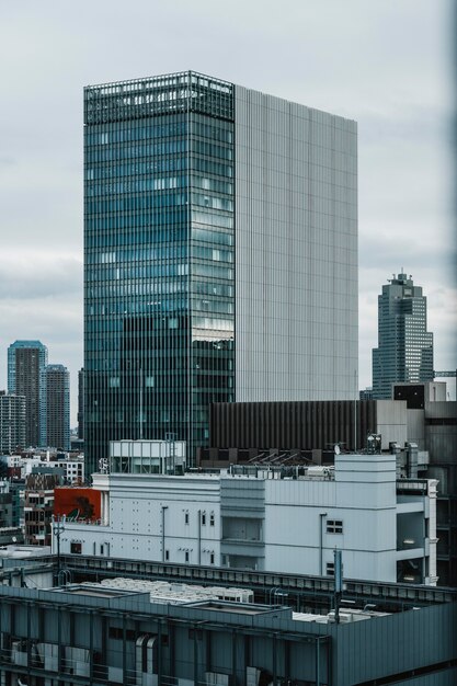 Rascacielos modernos en el distrito de negocios de japón