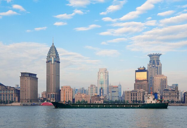 Rascacielos de Shanghai y horizonte de la ciudad