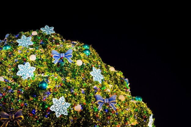 Árbol de navidad con la decoración