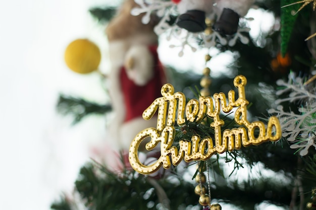 Árbol de Navidad y decoraciones de Navidad