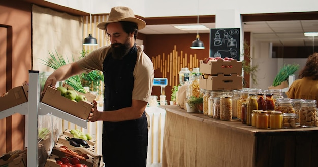 Reabastecimiento de tiendas biológicas de alimentos cultivados localmente