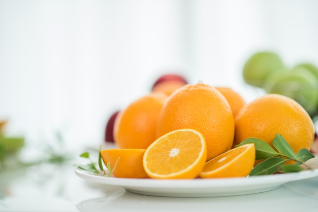 Foto gratuita rebanada de fruta fresca de naranja