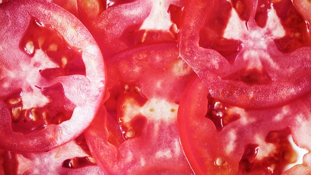 Rebanadas de tomate recién cortado