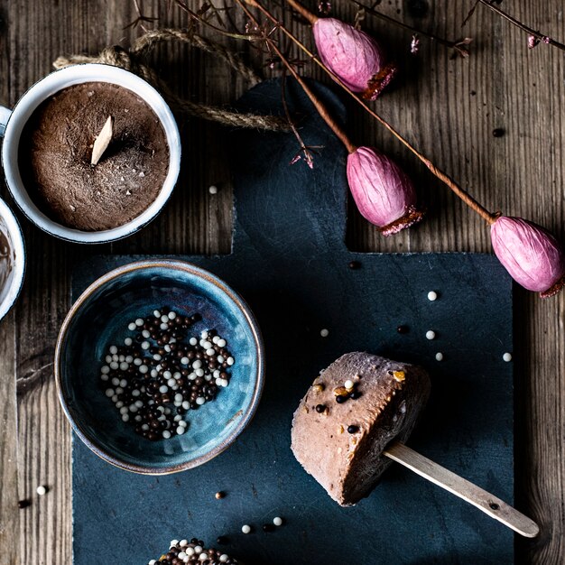 Receta casera de copas de helado de chocolate con mantequilla de maní