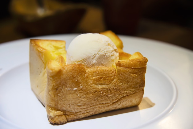 Receta de helado de pan tostado