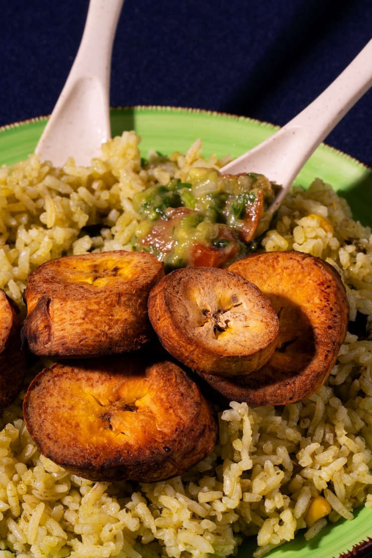 Foto gratuito receta de naturaleza muerta con plátano