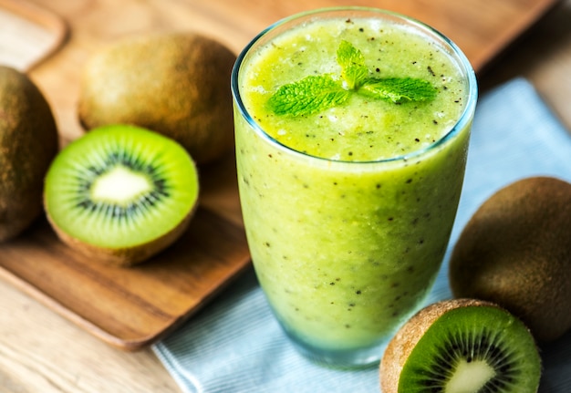 Receta de verano saludable batido de kiwi
