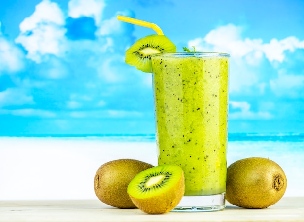 Receta de verano saludable batido de kiwi