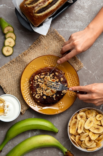 Foto gratuita receta de la vista superior con plátano