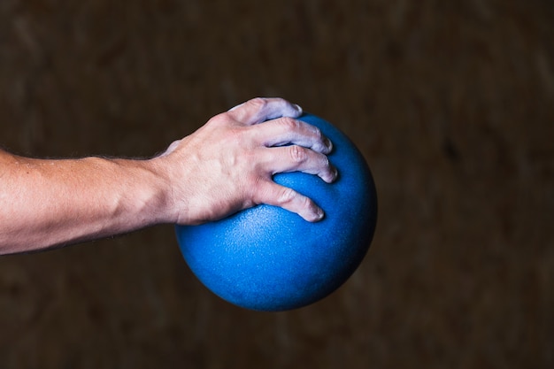 Recortar la mano con la pelota