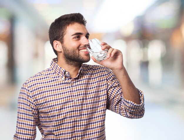 refresco cuidado natural de hombre de negocios