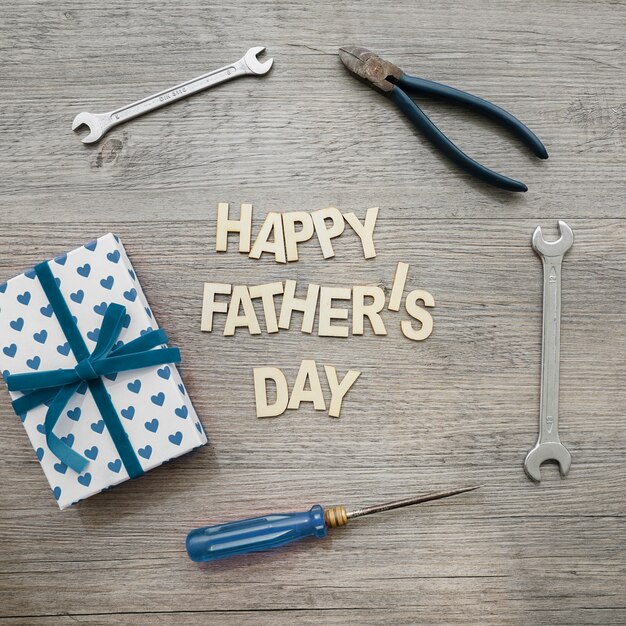 Regalo y herramientas para el día del padre